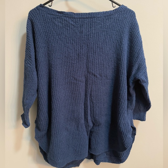 Express navy blue knit sweater 3/4 sleeves - Picture 2 of 3